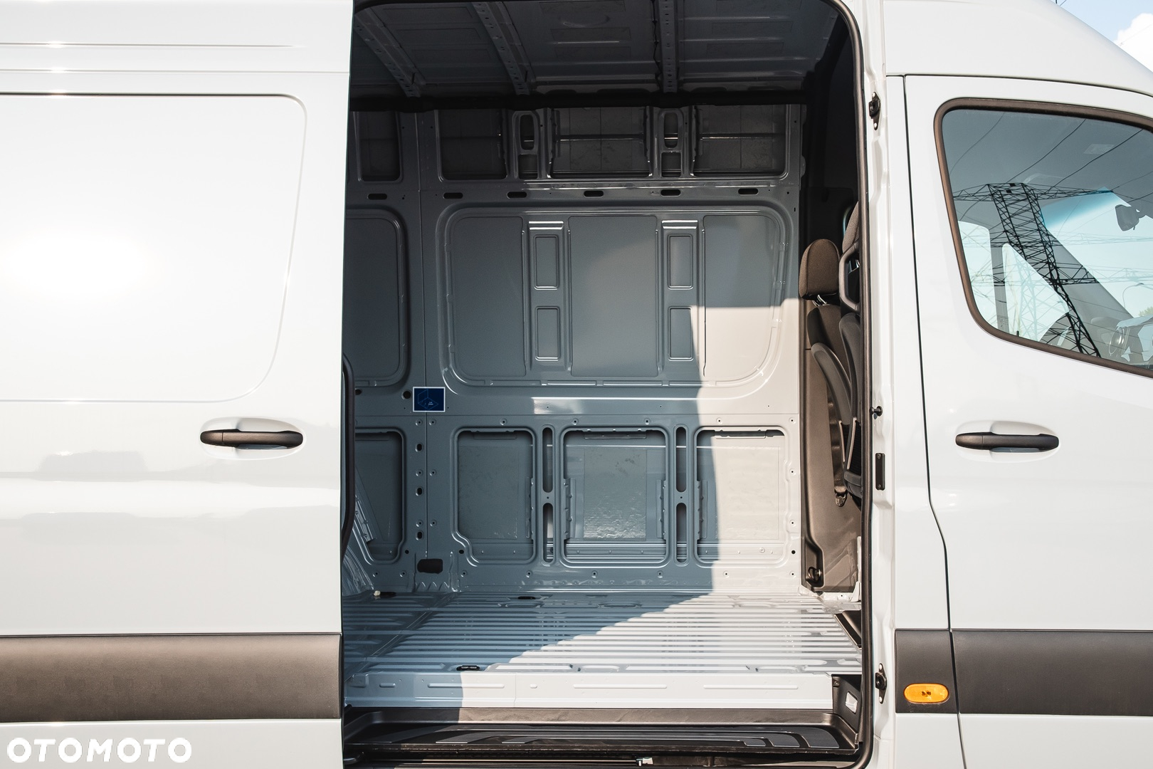 Mercedes-Benz Sprinter - 16