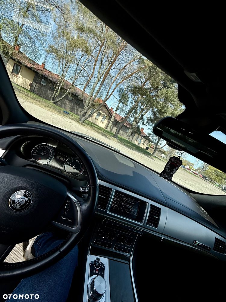 Jaguar XF 2.2 D R-Sport - 10