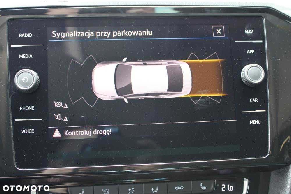 Volkswagen Passat - 25