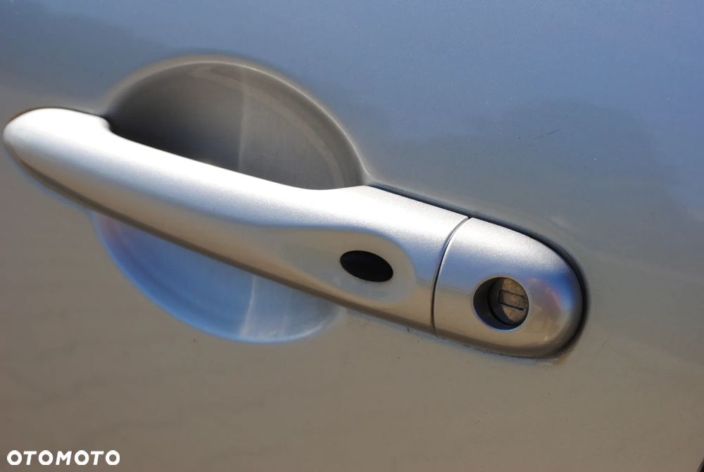 Renault Clio 1.2 16V 75 LIMITED - 22