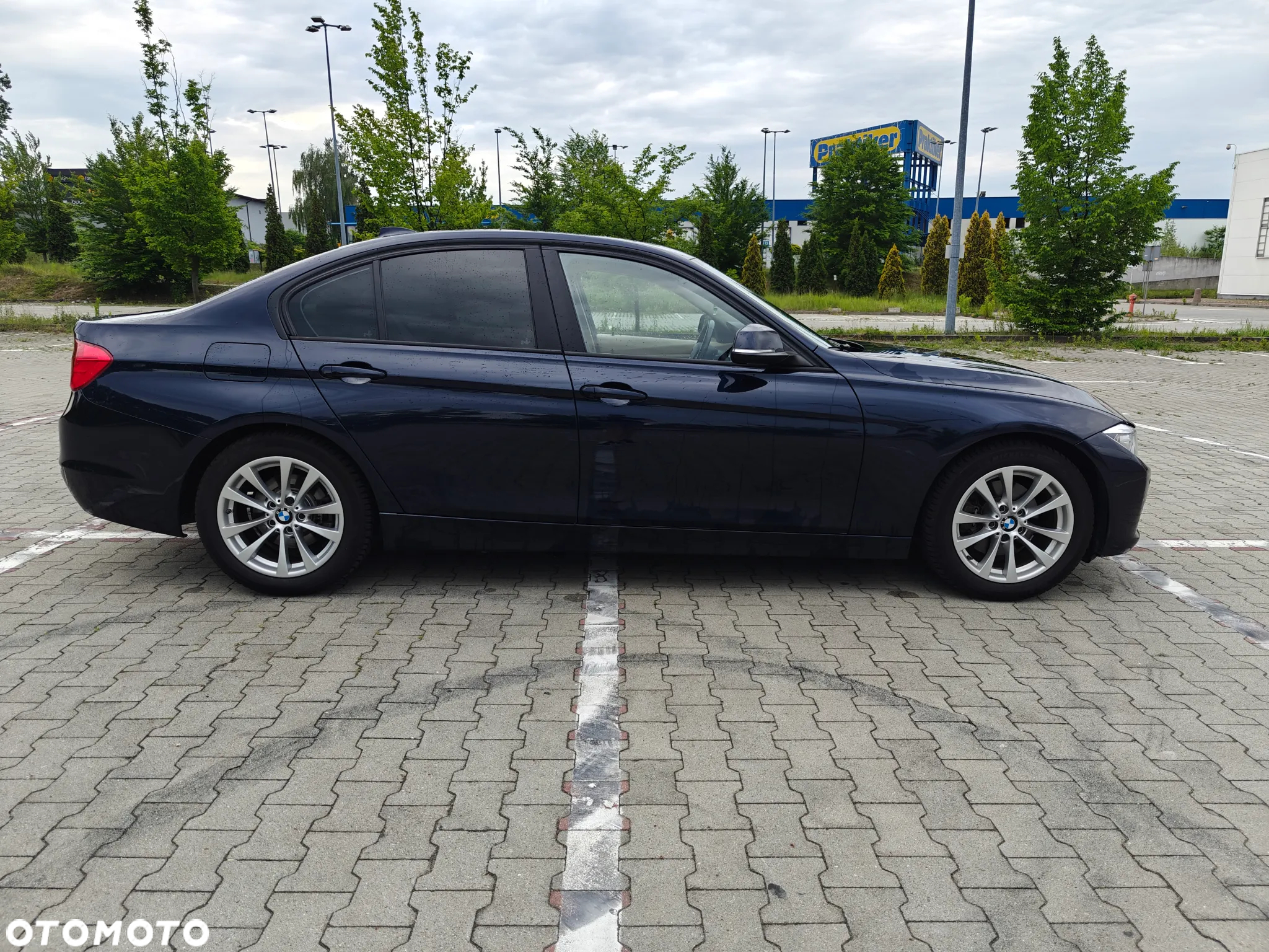 BMW Seria 3 320i - 5