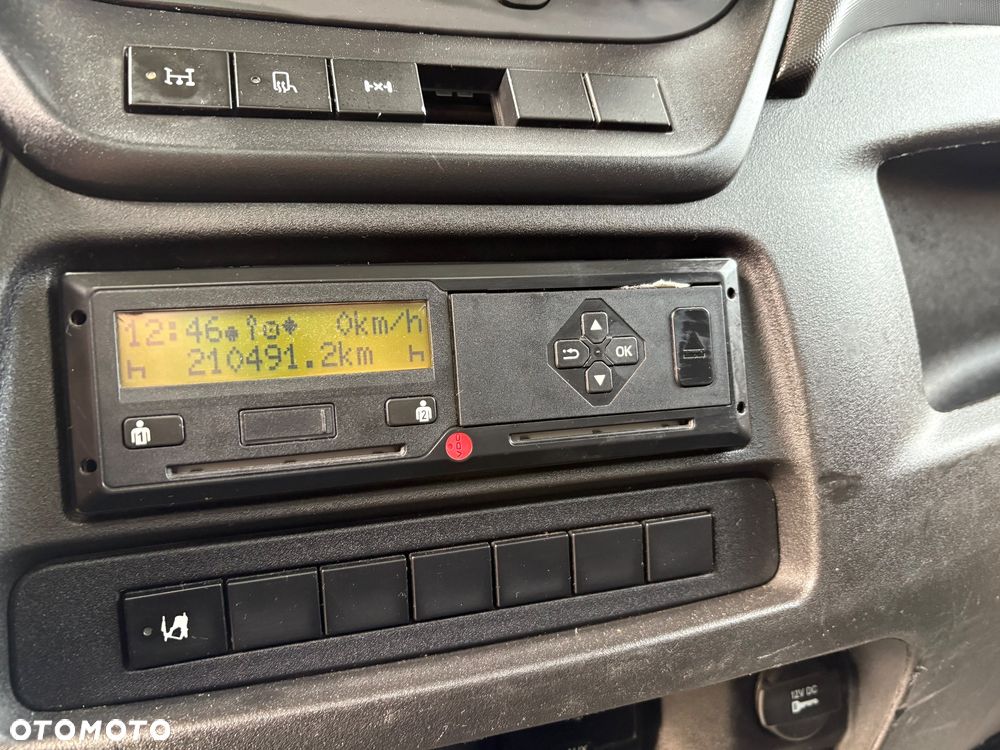 Iveco DAILY 70C17/Wywrot na 3strony/DMC 7000Kg/Żuraw/Klima/Super stan - 31