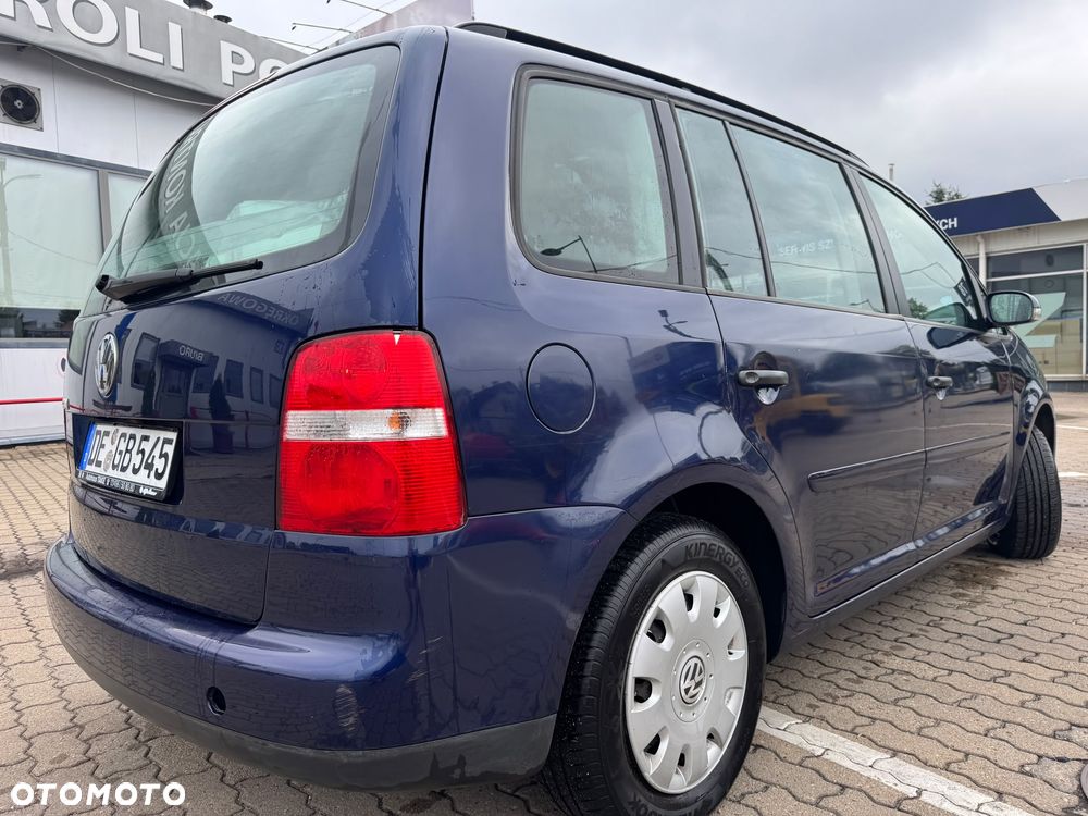 Volkswagen Touran - 4