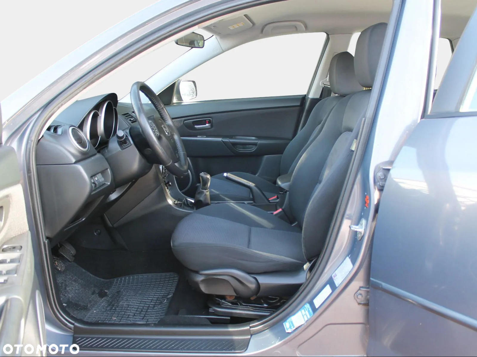 Mazda 3 1.6 Active + - 7