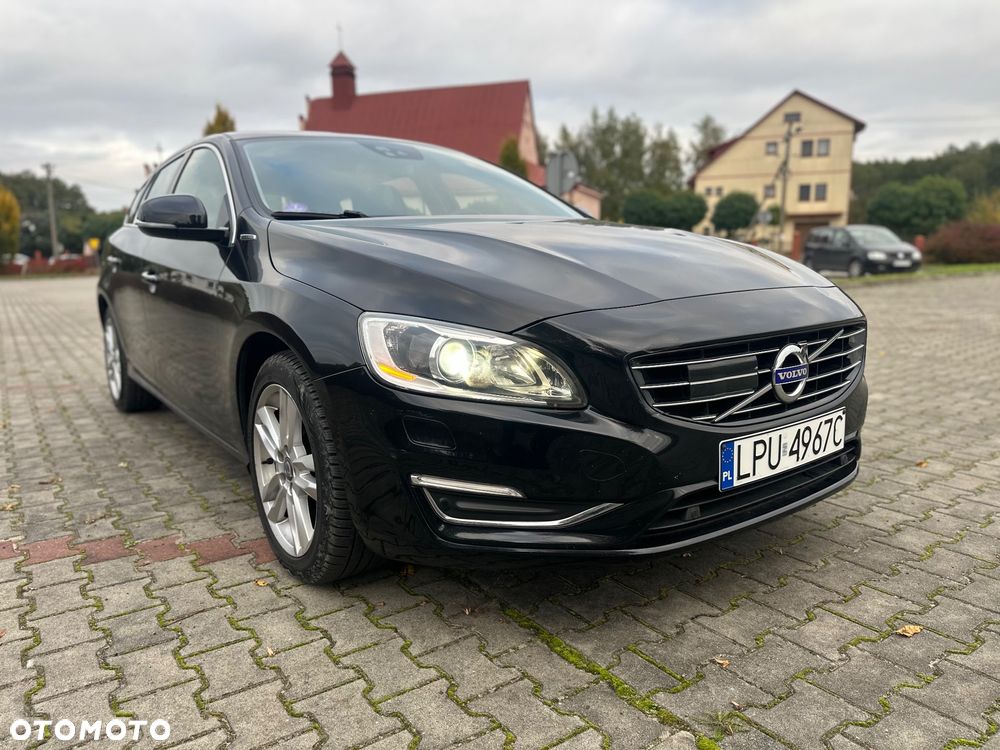 Volvo V60 D6 AWD Plug-in Hybrid Summum - 24
