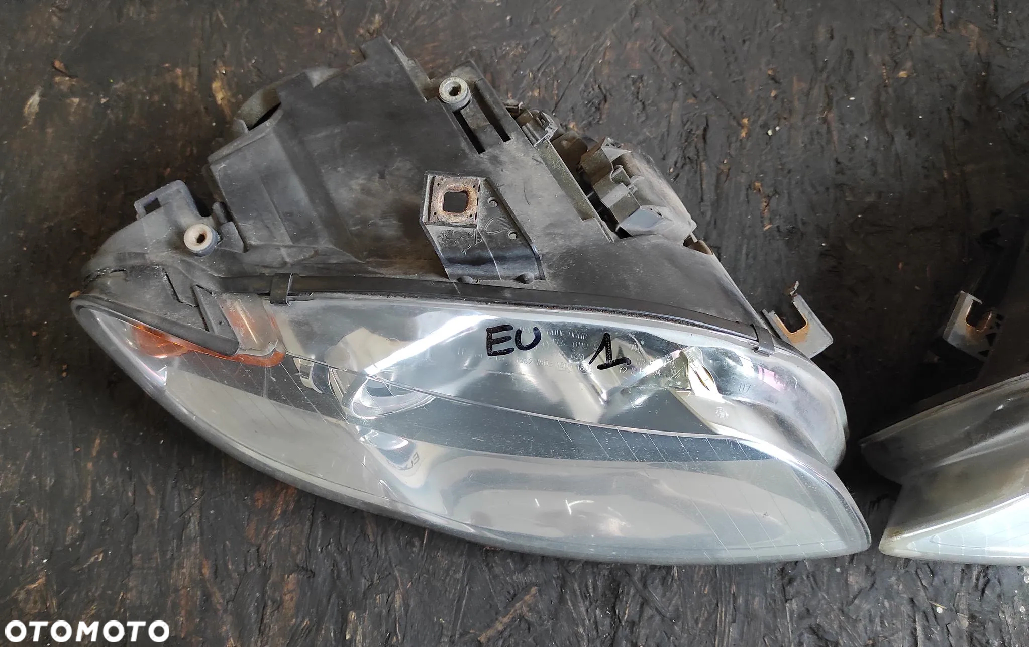 LAMPA PRAWA PRZEDNIA KOMPLETNA AUDI A4 B7 BI-XENON EUROPA WYSYŁKA !!! - 2