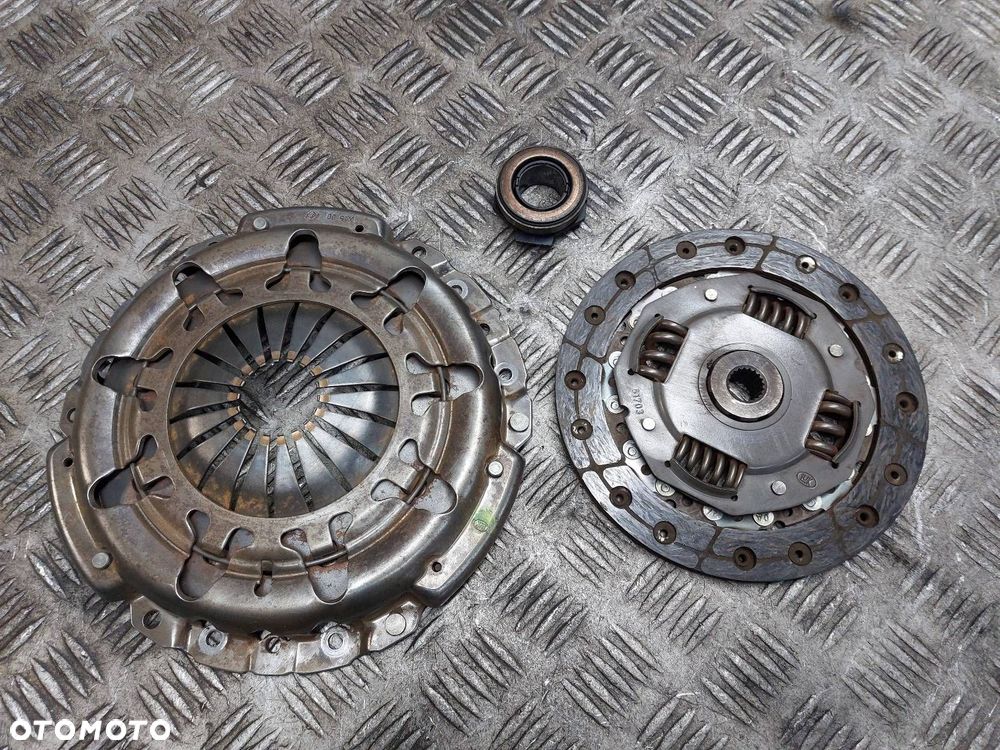 SPRZĘGŁO TARCZA + DOCISK + ŁOŻYSKO OPOROWE FIAT PANDA II 1.1 8V - 1