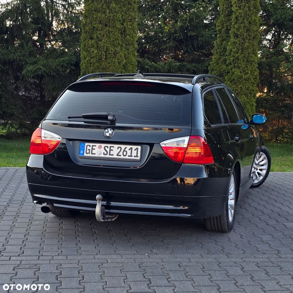 BMW Seria 3 320i Touring - 11
