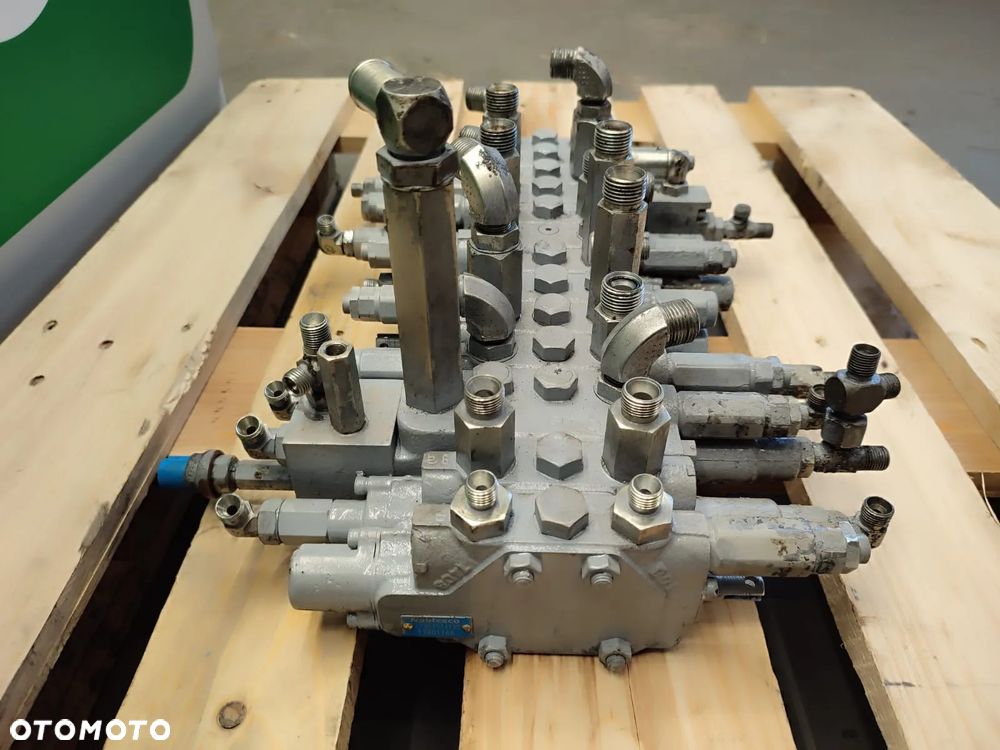 Rozdzielacz hydrauliczny 172B3574120 Yanmar VIO 57 - 8