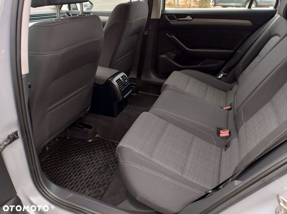 Volkswagen Passat Variant 2.0 TDI EVO Business - 16