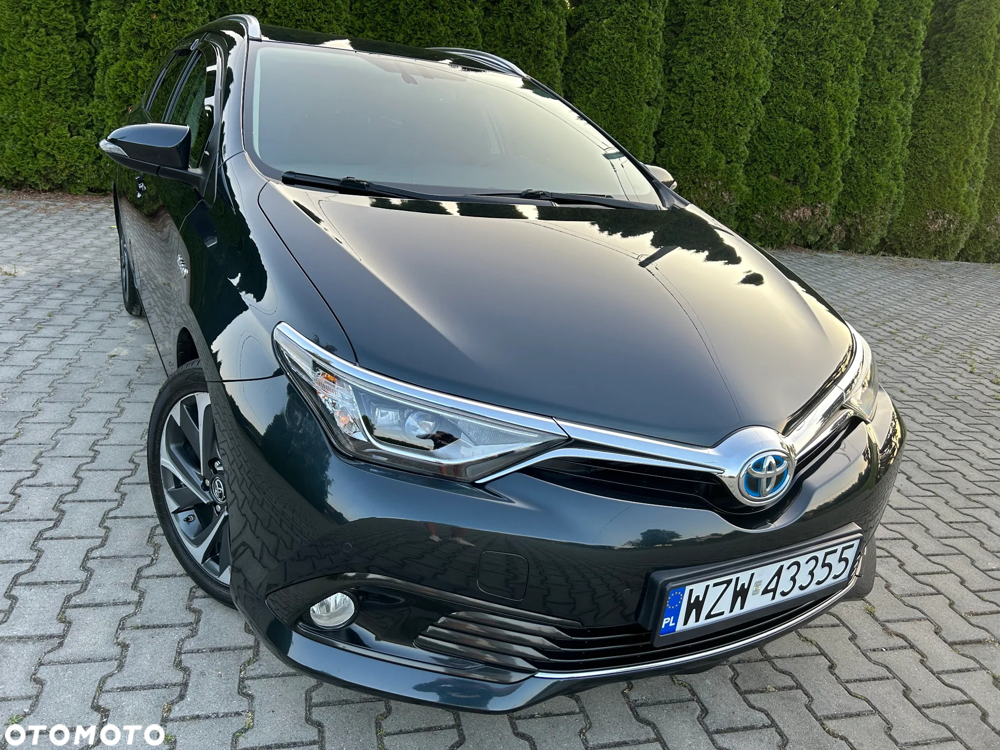 Toyota Auris Hybrid 135 Premium - 2