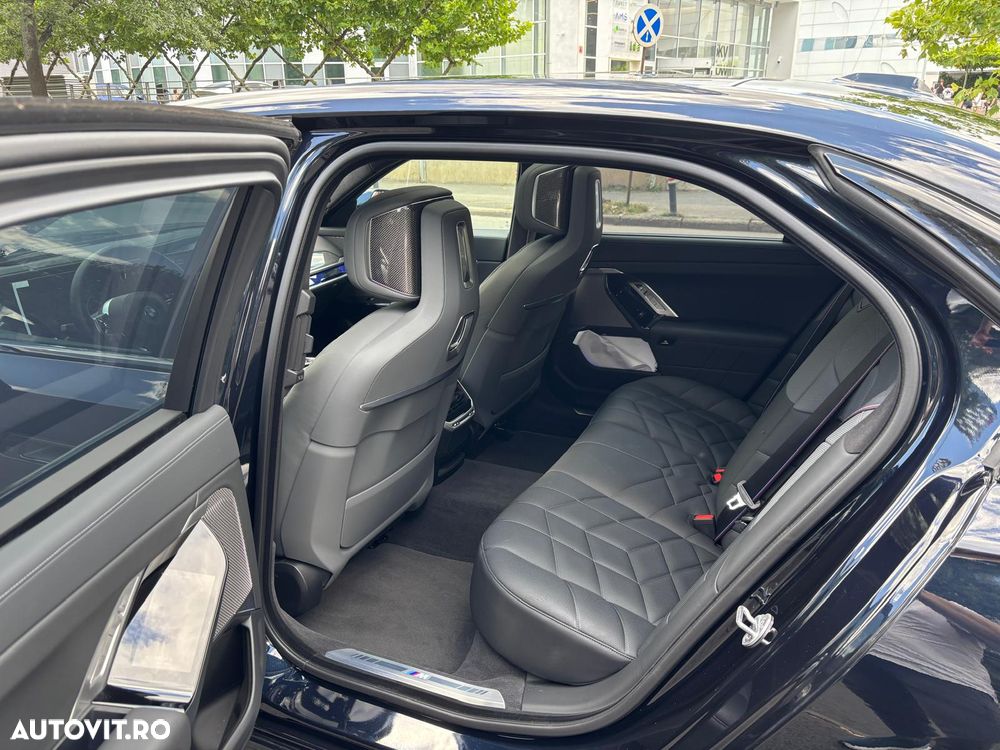 BMW i7 - 6