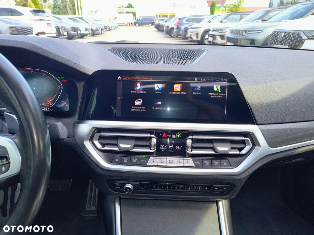 BMW Seria 3 330i xDrive M Sport - 26