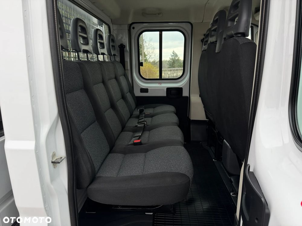 Fiat Ducato Doka 7 osób / Brygadowy / Paka 3.3m / Wzmacniany Maxi Koła 16" / Silnik Iveco 2.3 140km  / Ledy / Bogate wyposażenie / Zadbany jak nowy / 1 Właściciel / Salon PL / FV23% - 35
