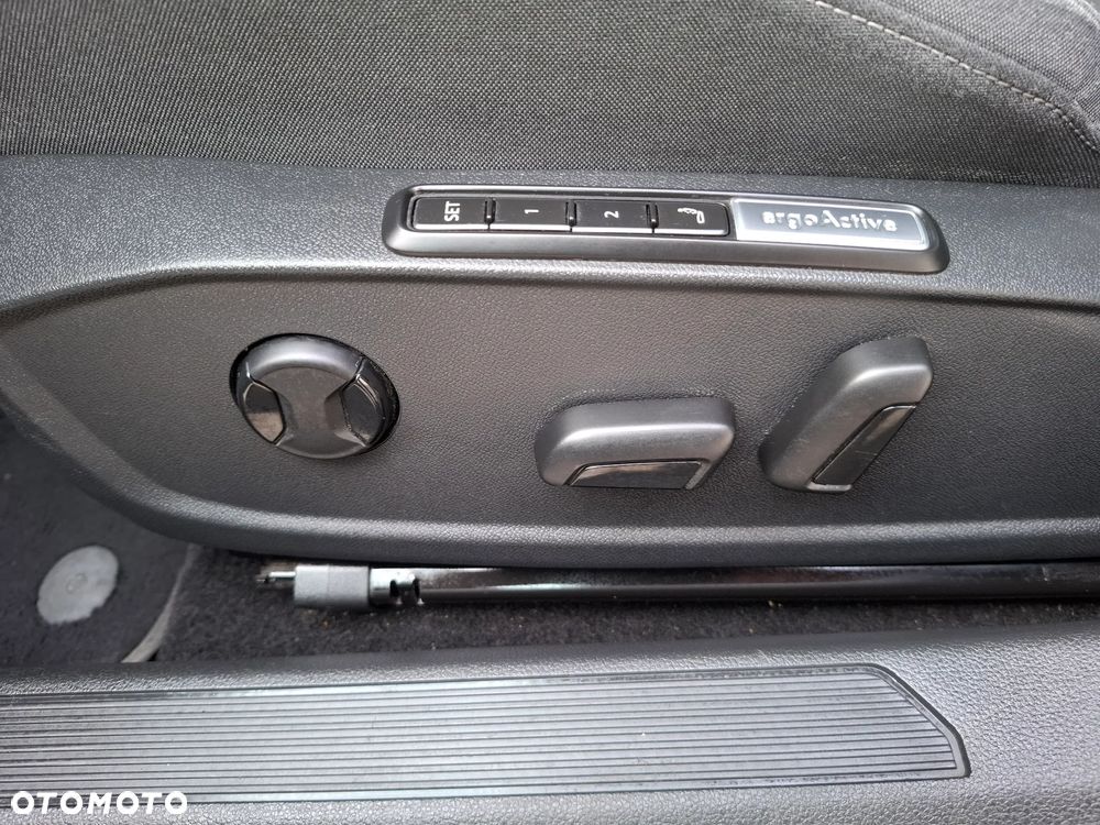 Volkswagen Golf 1.5 TSI EVO Style - 30