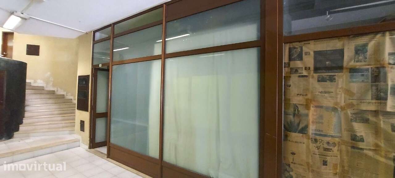 Venda judicial de espaço comercial com 32 m2 em Vila das Aves - Grande imagem: 2/20