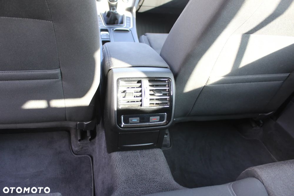 Volkswagen Passat Variant 1.6 TDI SCR DSG Comfortline - 26