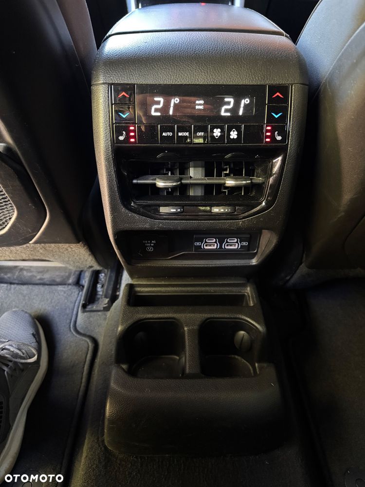 Jeep Grand Cherokee - 34