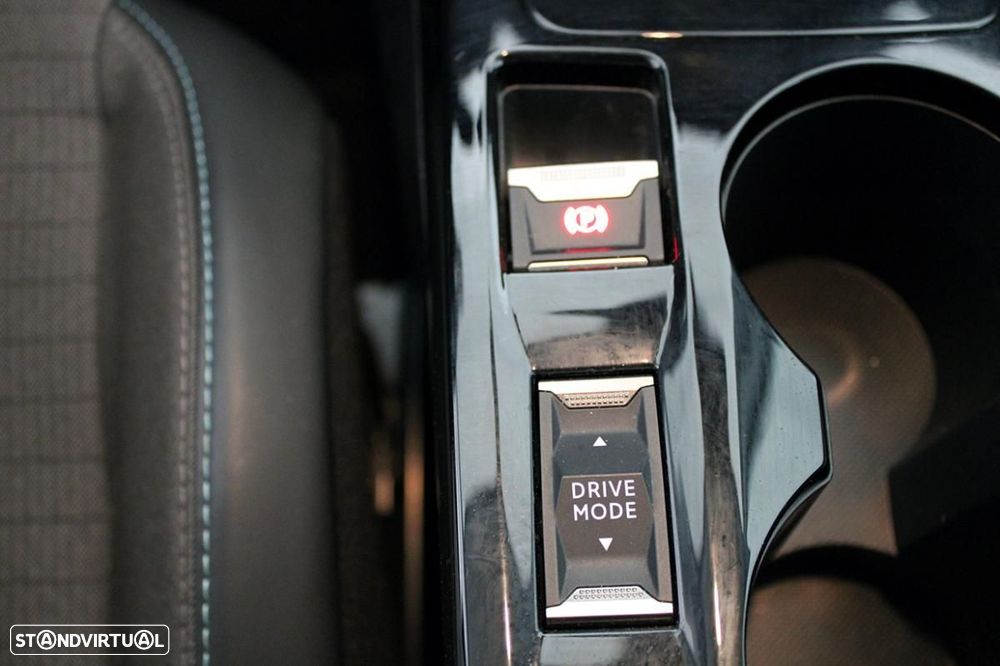 Peugeot e-208 Allure - 29