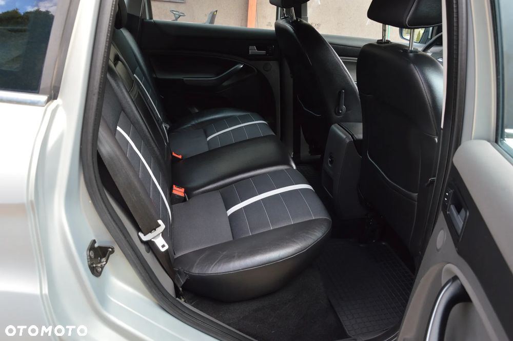 Ford Kuga - 33