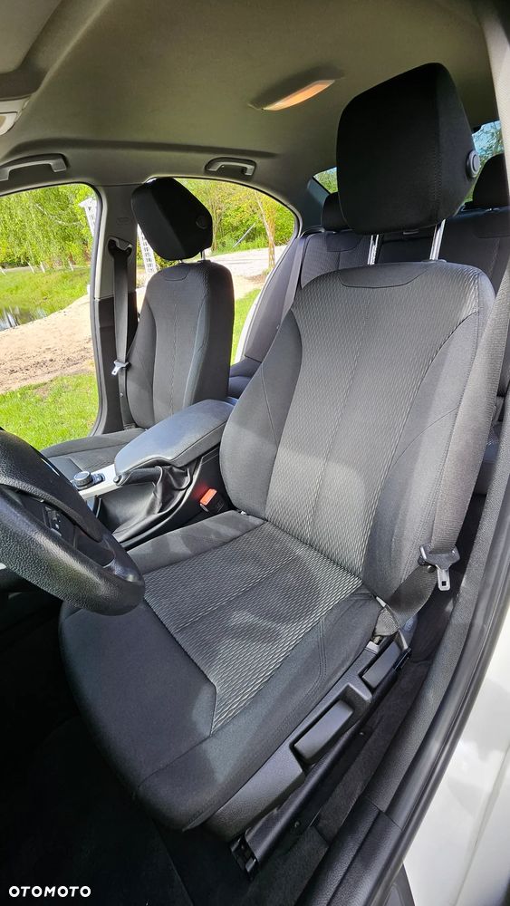 BMW Seria 3 318i - 13