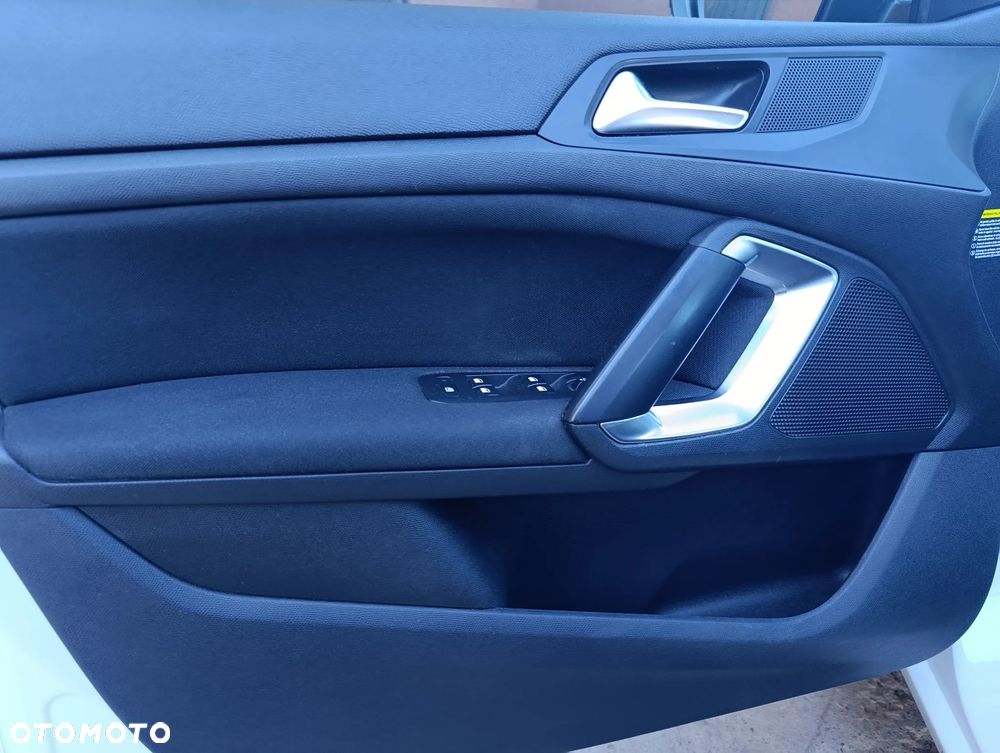 Peugeot 308 1.6 e-HDi Allure S&S - 17