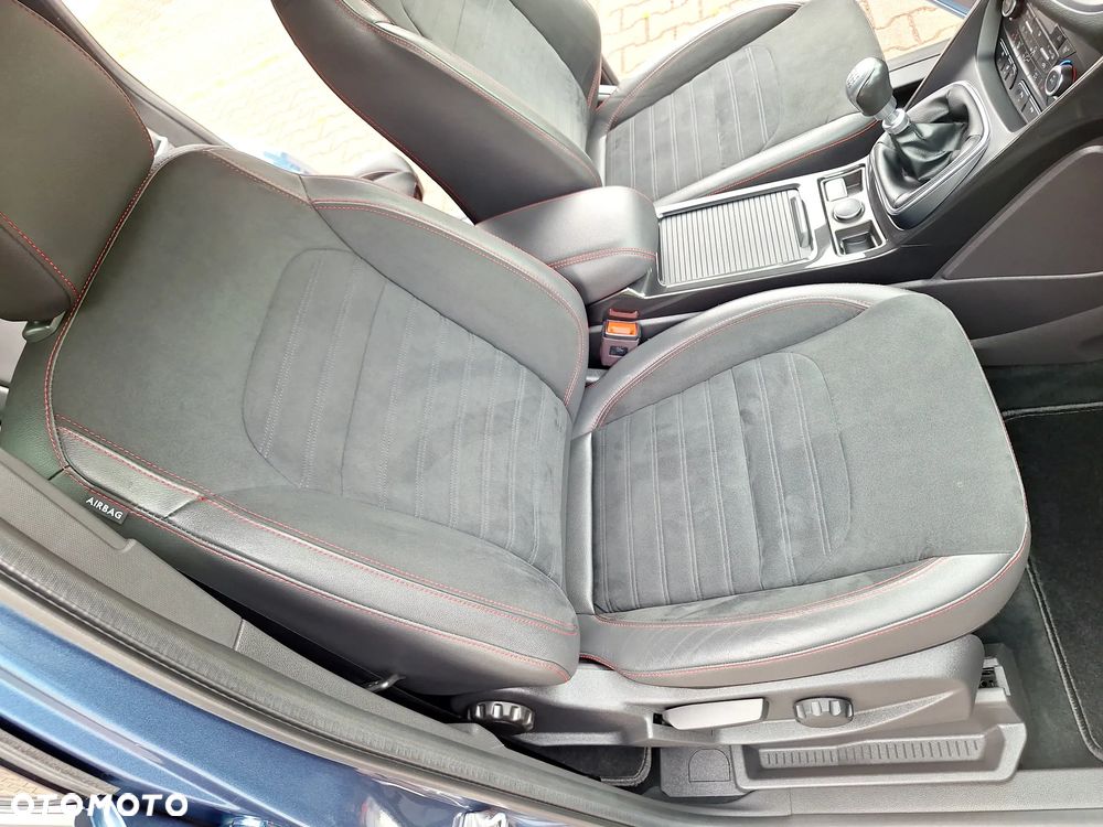 Ford Kuga 1.5 EcoBoost 2x4 ST-Line - 23