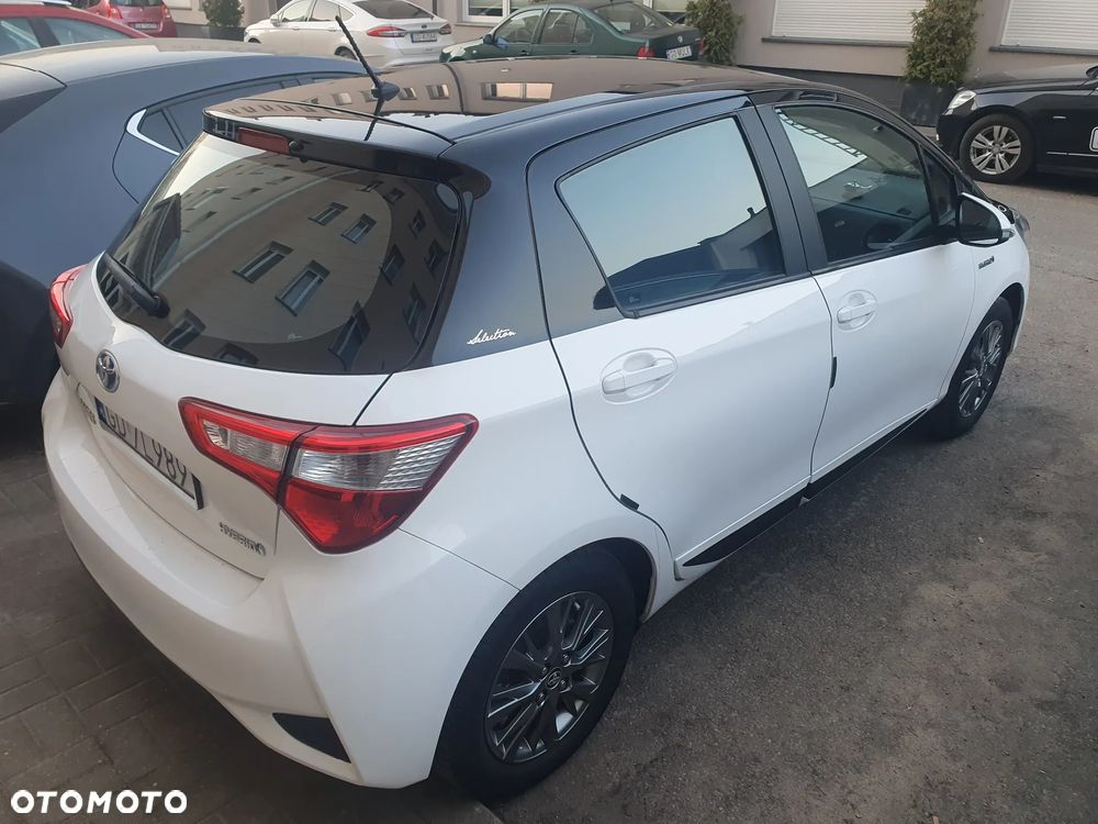 Toyota Yaris Hybrid 100 Premium - 9