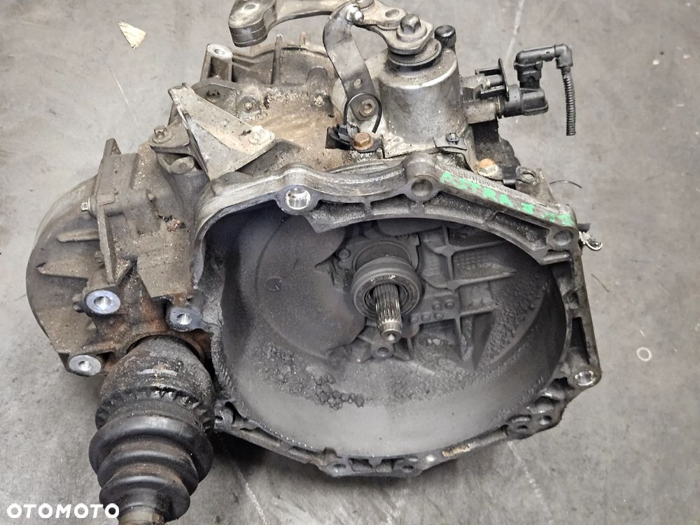 Opel Astra J 4 IV Meriva B 1.7 CDTI skrzynia biegów M32 - 6