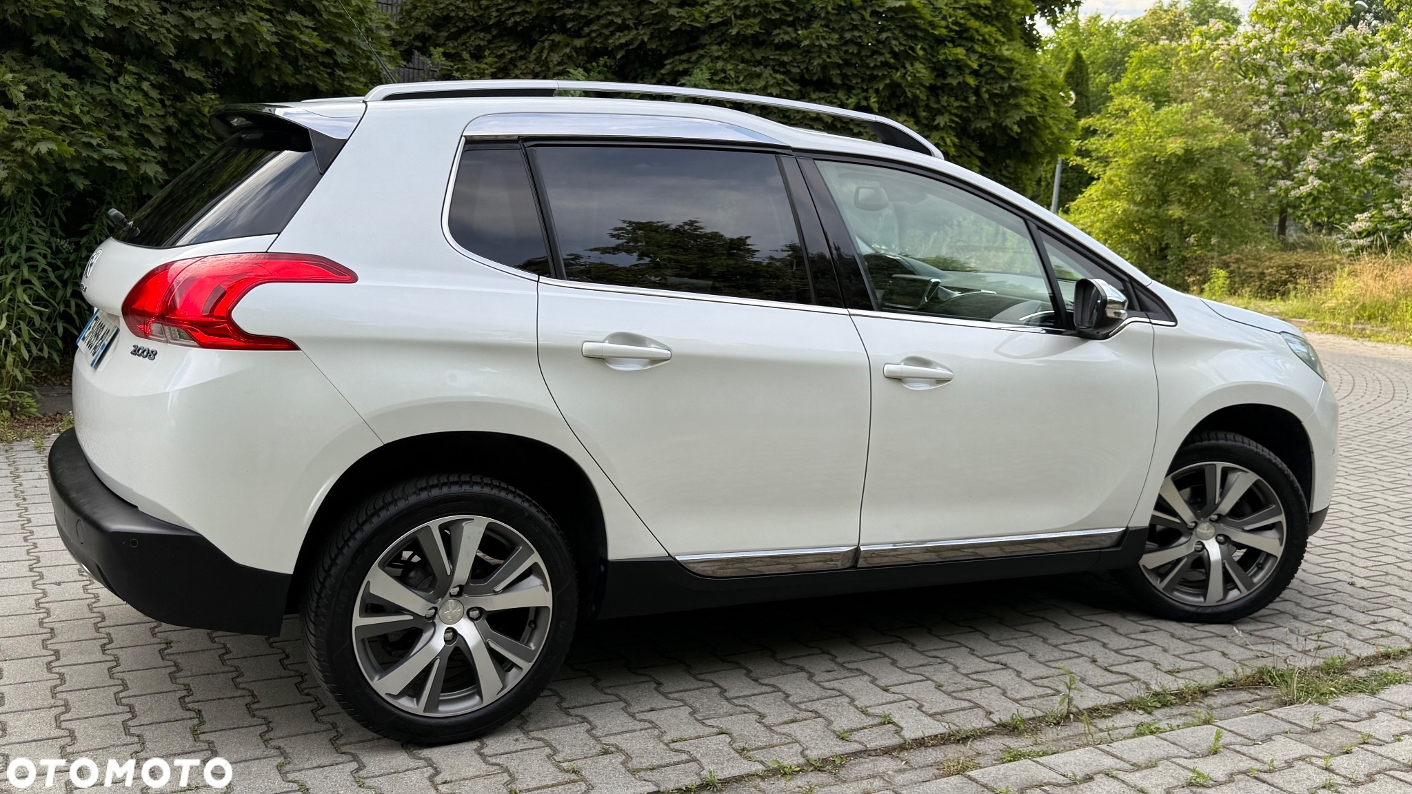 Peugeot 2008 1.6 BlueHDi Allure S&S - 14