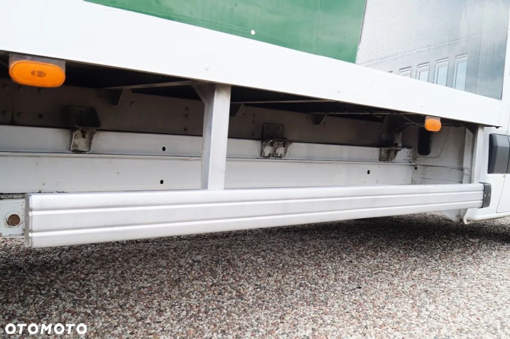 Mercedes-Benz Sprinter - 13