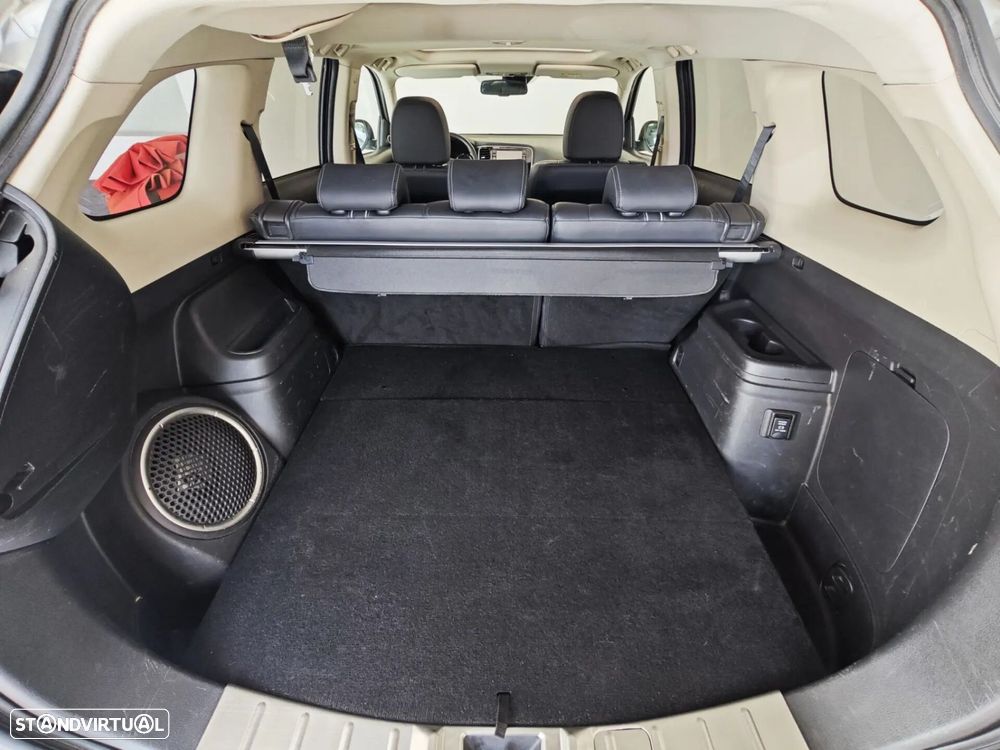 Mitsubishi Outlander - 10