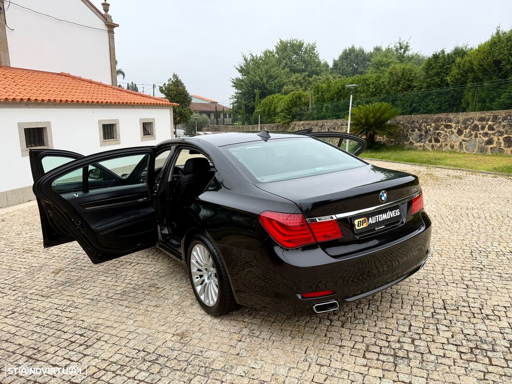 BMW 740 d Pack M - 24
