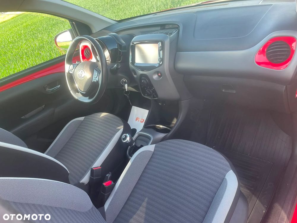 Toyota Aygo x.shift x-play connect - 9