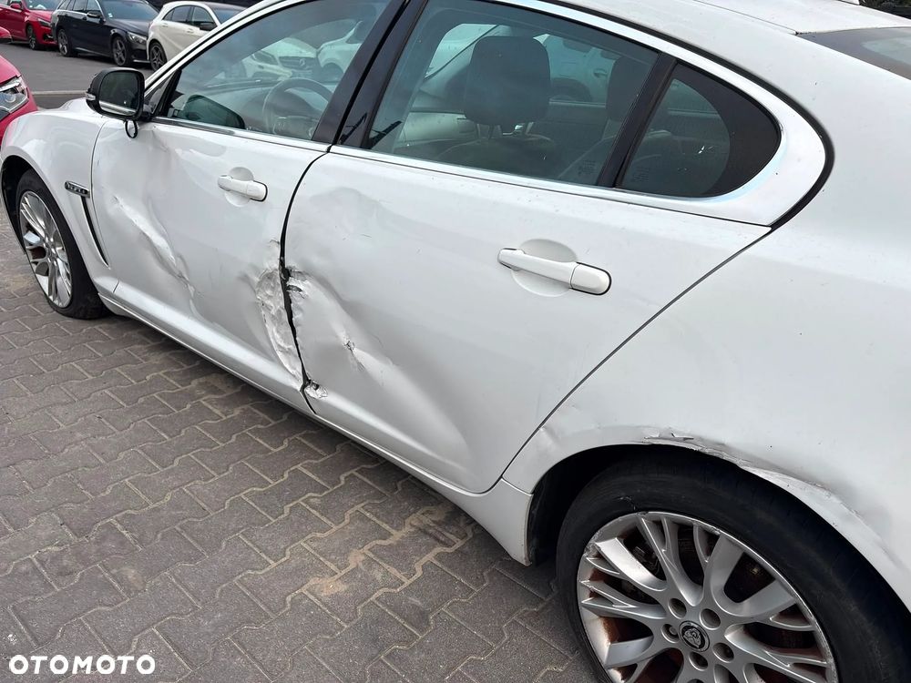 Jaguar XF 3.0 V6 D Luxury - 24