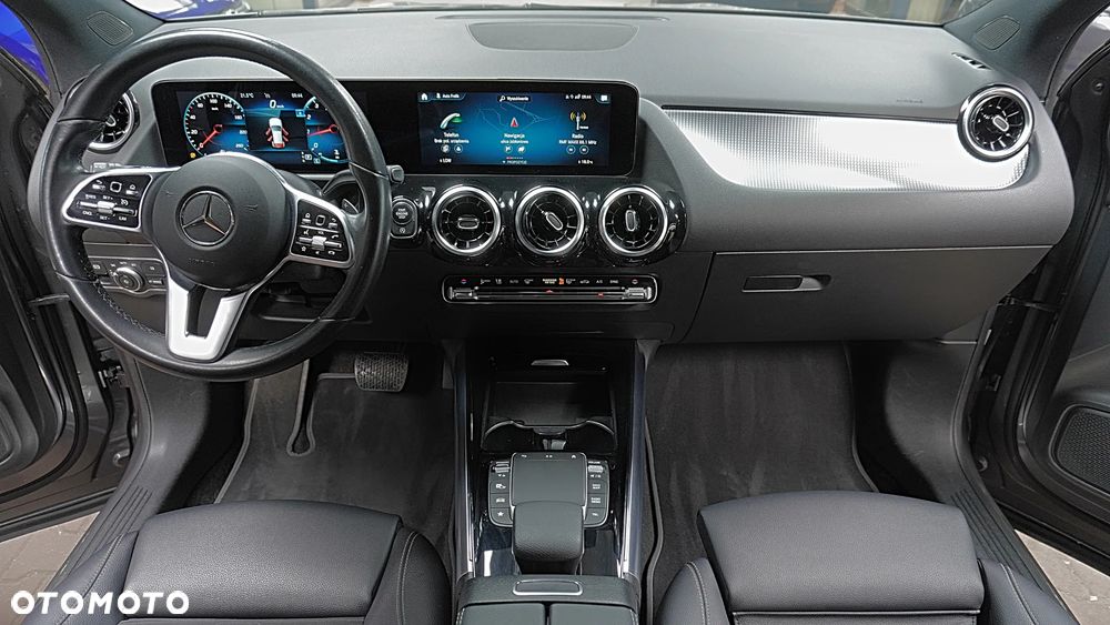 Mercedes-Benz GLA 180 - 16