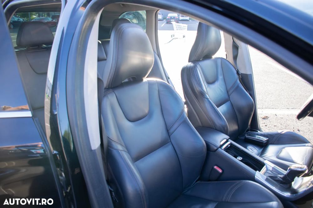Volvo XC 60 D5AWD Summum - 27