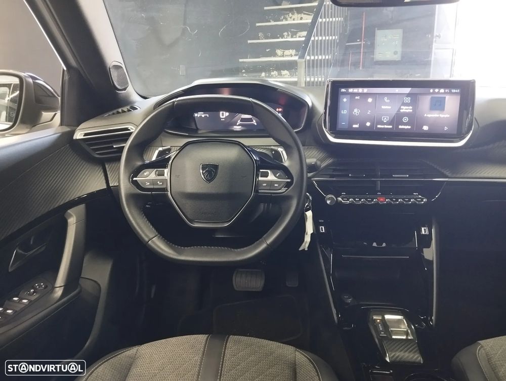Peugeot 2008 1.2 PureTech Allure EAT8 - 14