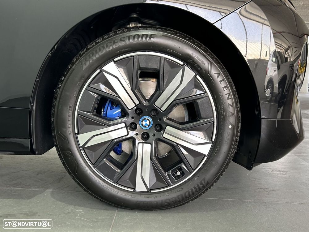 BMW iX xDrive 40 Pack Desportivo - 7