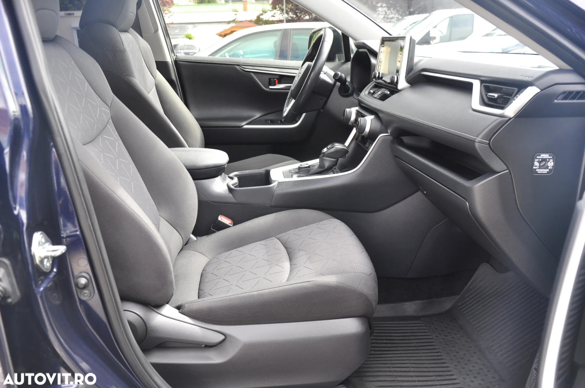 Toyota RAV4 - 9