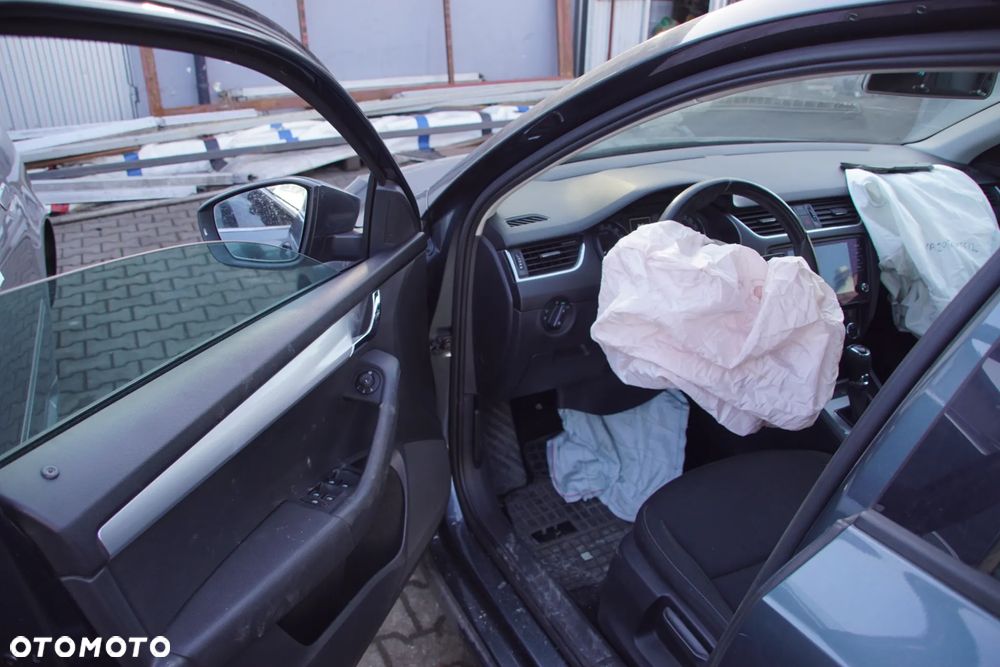 Auto na części - Skoda Octavia III Lift 1.6 TDI 115 KM DDYA SMT LF7Y 2017R Silnik Skrzynia Drzwi Maska Błotnik Klapa Zderzak Lusterko Lampa Szyba Klamka Deska Kokpit Sterownik Moduł Czujnik Licznik Wyświetlacz Panel Kierownica - 9