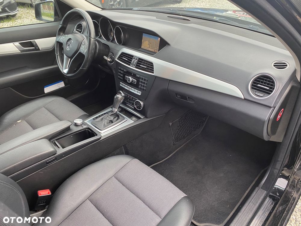 Mercedes-Benz Klasa C 180 CGI Automatik BlueEFFICIENCY Avantgarde - 26