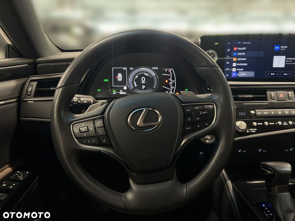 Lexus ES 300h F Sport Design - 20