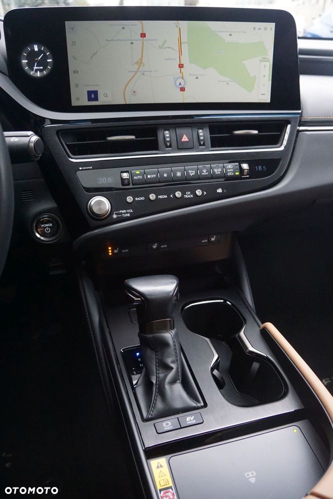 Lexus ES 300h Business Edition - 11