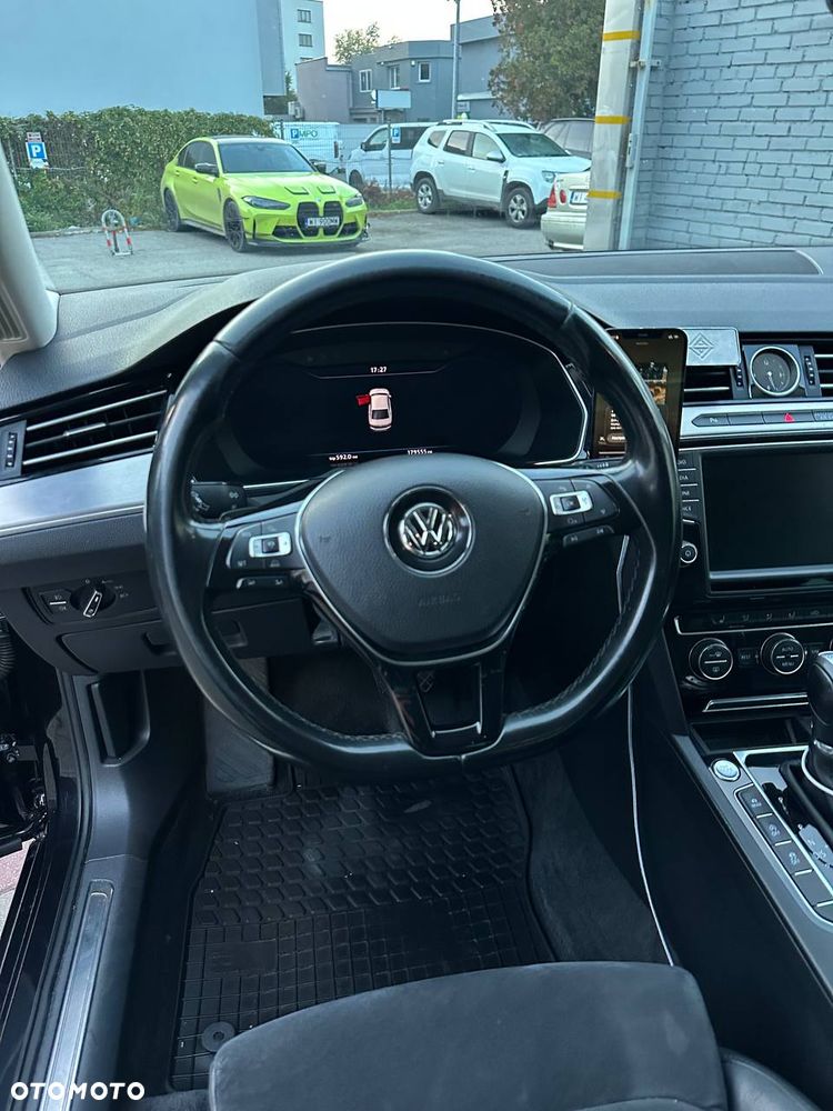 Volkswagen Passat - 16