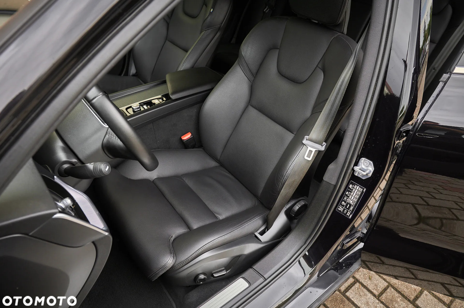 Volvo V60 D3 Momentum Pro - 4
