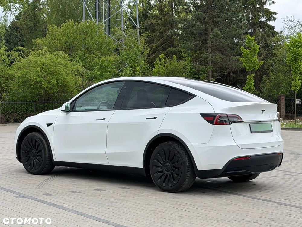 Tesla Model Y - 5