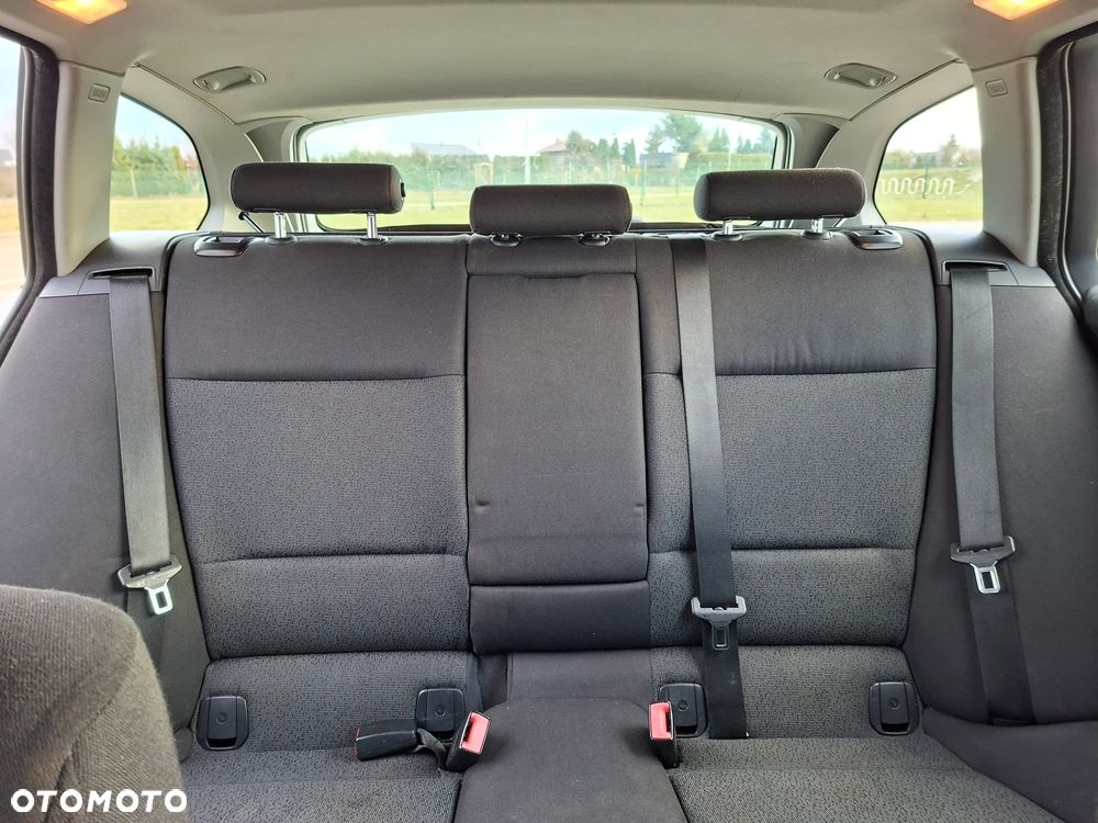 BMW Seria 3 318i - 9