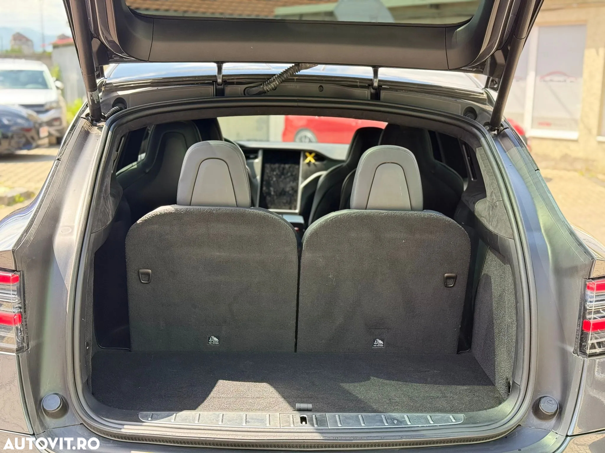 Tesla Model X - 26