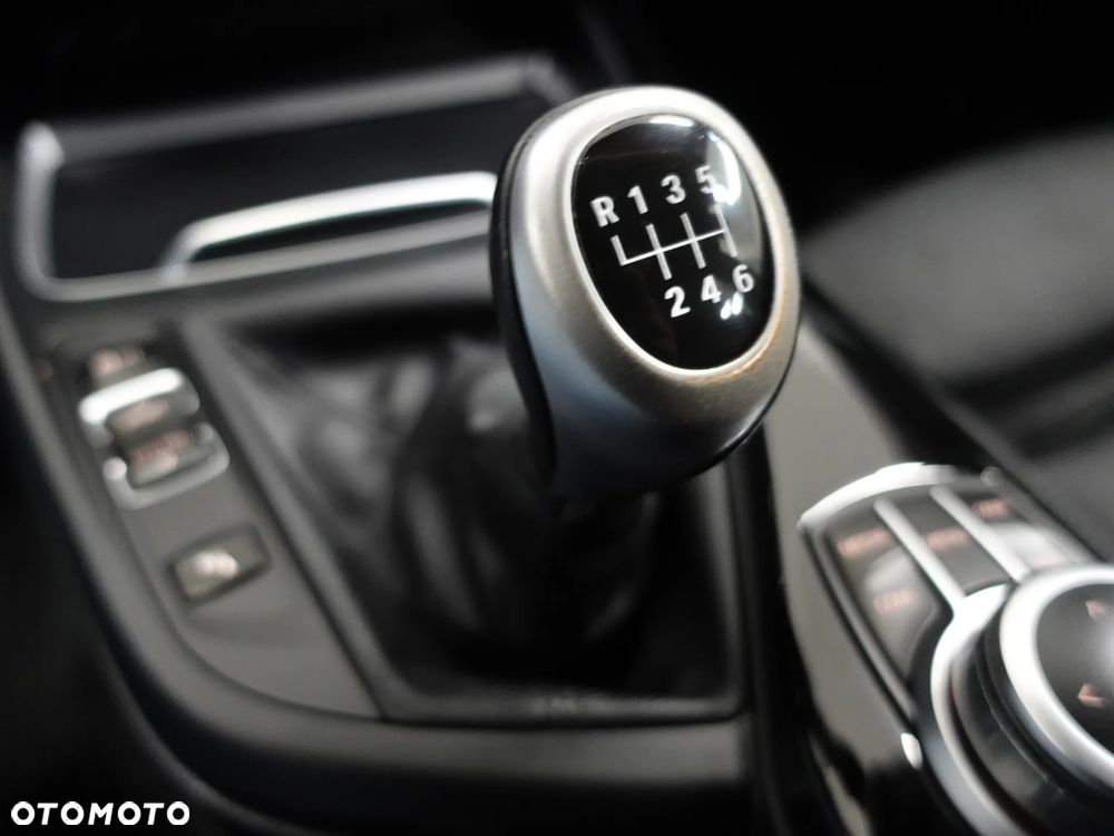BMW Seria 1 118d xDrive Edition Metropolitan - 33